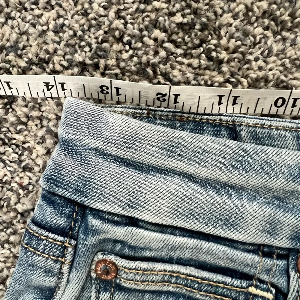 AE American Eagle Curvy Hi Rise Shortie Light Wash Jean Shorts - Picture 8 of 10